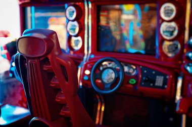 Tema parkı yarış simülatörü oyunu.