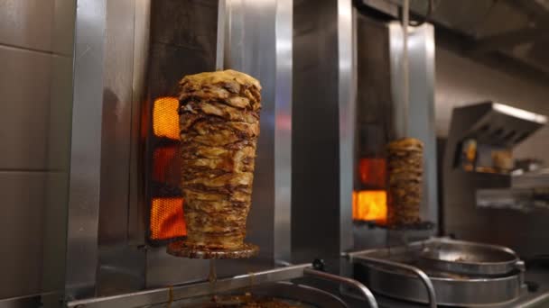 Carne Jugosa Fríe Una Saliva Shawarma — Vídeos de Stock