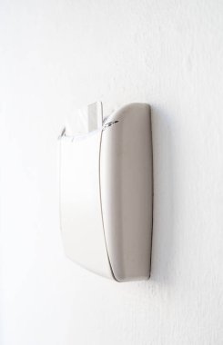 Elektrik için kartı olan bir otel anahtar okuyucusu..