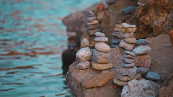 Muchas Piedras Zen Playa Del Atardecer — Vídeo de stock
