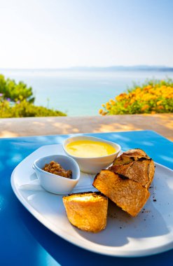 Lokantada kaz eti ve ekmek..