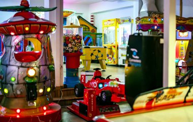 Rodos, Yunanistan - 21.10.2023: Oyun salonu.