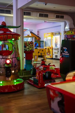 Rodos, Yunanistan - 21.10.2023: Oyun salonu.