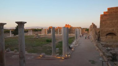 Eski şehrin kalıntıları, Side. Devlet Agora.