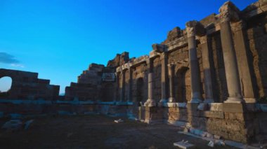 Eski şehrin kalıntıları, Side. Devlet Agora.