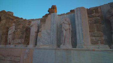 Taraf, Türkiye - 08.06.2024: Antik kentteki heykeller. Devlet Agora.