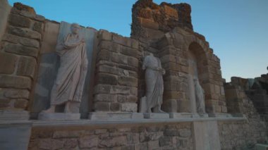 Taraf, Türkiye - 08.06.2024: Antik kentteki heykeller. Devlet Agora.