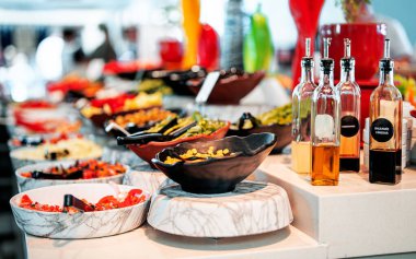 Doğranmış sebze ve sebze salatası. Her şeyi kapsayan bir kavram.