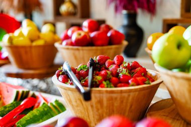 Meyve tabakları. Her şeyi kapsayan gıda konsepti.