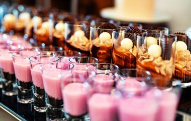 Kremalı çikolatalı tatlı..