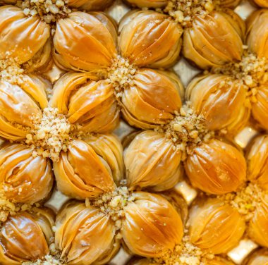 Antep fıstıklı geleneksel Türk tatlı baklavası.