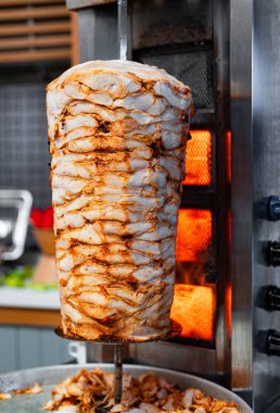 Sulu et, shawarma tükürüğünde kızarır..