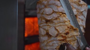 Shawarma soslu sulu et kesen adam..