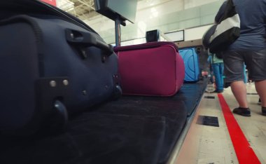 Modern havaalanında taşıma bandı.