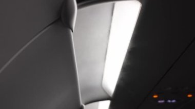 Havalandırmadan uçakta buhar çıkıyor..