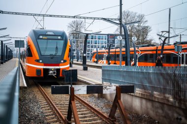 Estonya modern demiryolu taşımacılığı ana istasyonda.