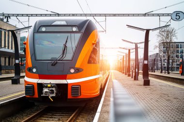 Estonya modern demiryolu taşımacılığı ana istasyonda.