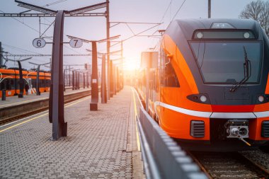 Estonya modern demiryolu taşımacılığı ana istasyonda.