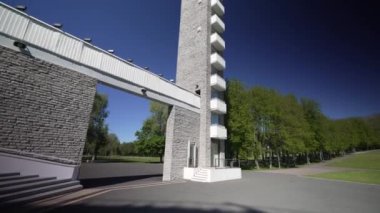 Tallinn Şarkı Festivali Alanındaki ateş yakma kulesi..