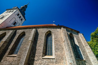 Eski Tallinn 'deki Aziz Niklas Kilisesi manzarası.