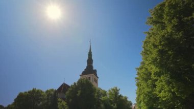 Eski Tallinn 'deki Aziz Niklas Kilisesi manzarası.