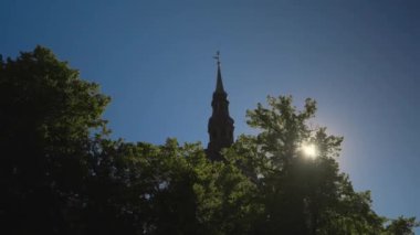 Eski Tallinn 'deki Aziz Niklas Kilisesi manzarası.
