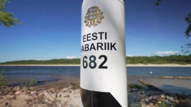 Estonya Cumhuriyeti sınır karakolu. Diğer tarafta Rusya var..