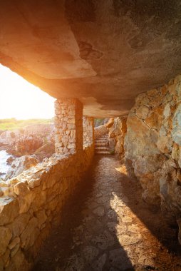 Fransa 'nın güneyinde Cap d' Antibes 'de popüler yürüyüş parkuru..