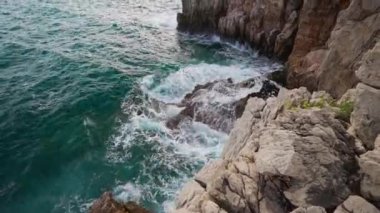 Fransa 'nın güneyinde Cap d' Antibes 'de popüler yürüyüş parkuru..