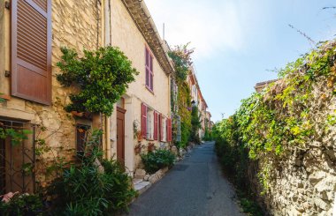 Fransa 'nın Antibes şehrinde Sokak.