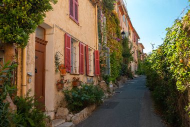 Fransa 'nın Antibes şehrinde Sokak.