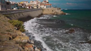 Antibes, Fransa - 21.09.2024: Eski kentte gezinti alanı.