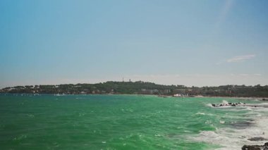 Sahilden Kaptan d 'Antibes' in görüntüsü.