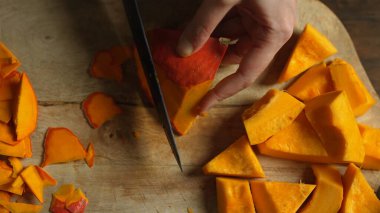 Kabağı soyup doğramak.