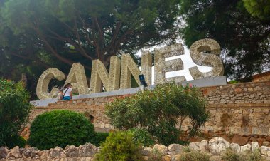 Cannes, Fransa - 22.09.2024: Cannes imzası.