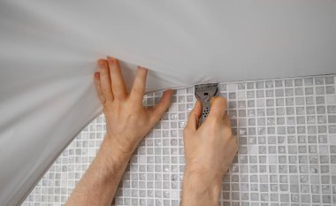 Banyoya esnek bir tavan kuruyorum..