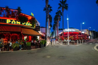 Antibes, Fransa - 18.09.2024: Antibes şehrinin eğlence alanı.