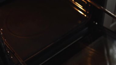 Fırında tavuk şeritleri pişiriyorum..