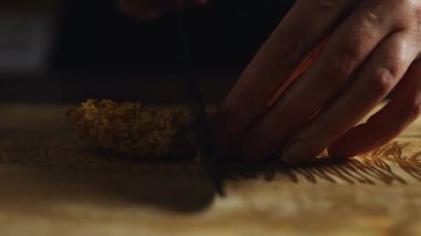 Altın hamurlu çıtır tavuk şeritleri.