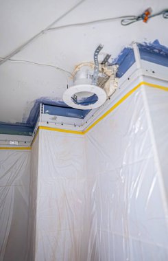 Banyo 'da Gergin Tavan Yükleme Devam Ediyor.