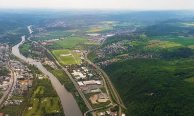 Prag 'ın hava manzarası açık gökyüzünün altında..