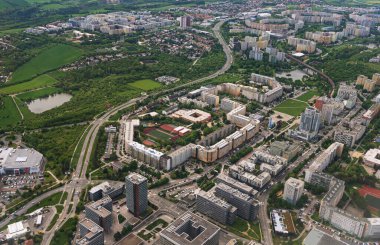 Prag 'ın hava manzarası 13. Bölge açık bir gökyüzü altında..