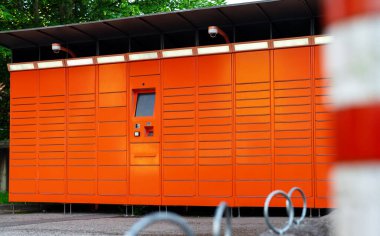 Postal terminal for automatic delivery of parcels.