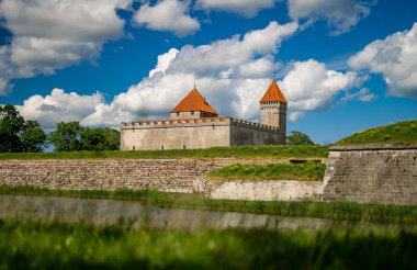 Saaremaa adasındaki Kuressaare Kalesi manzarası.