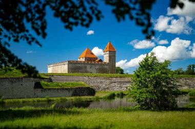 Saaremaa adasındaki Kuressaare Kalesi manzarası.