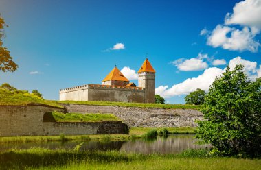 Saaremaa adasındaki Kuressaare Kalesi manzarası.