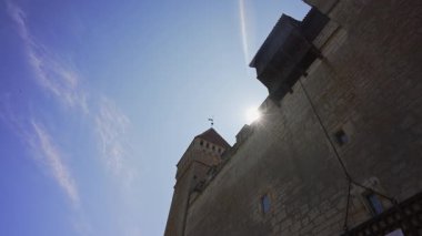 Estonya Saaremaa Adası 'ndaki Piskopos Kuressaare Şatosu.