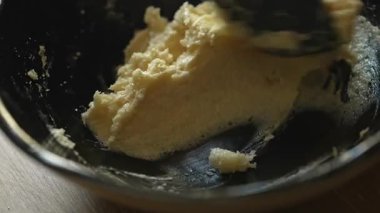 Yulaflı kurabiye yapıyorum. Karıştırma ve yenme hamur süreci.