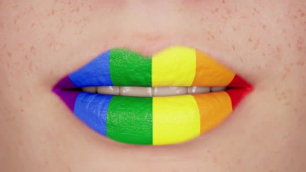 Nahaufnahme Von Sexy Kaukasischen Frau Perfekte Lippen Mit Regenbogen Lippenstift — Stockvideo