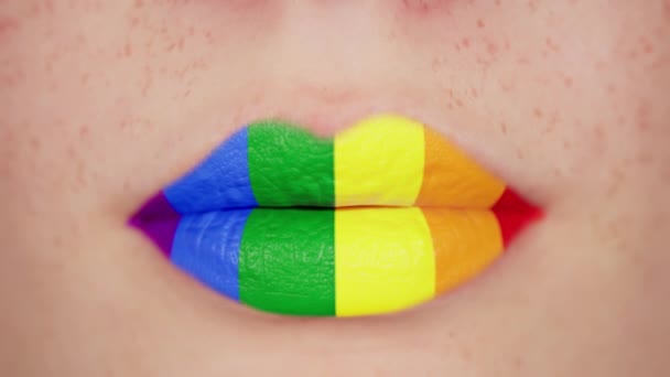 Menutup Wanita Kaukasia Seksi Bibir Sempurna Dengan Lipstik Pelangi Lgbt — Stok Video